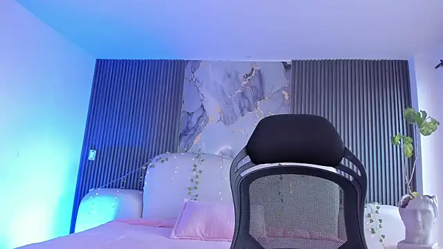CarolineFyre webcam