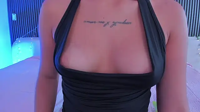 CarolineFyre webcam