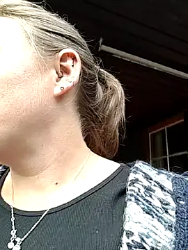 SwedishJennifer webcam