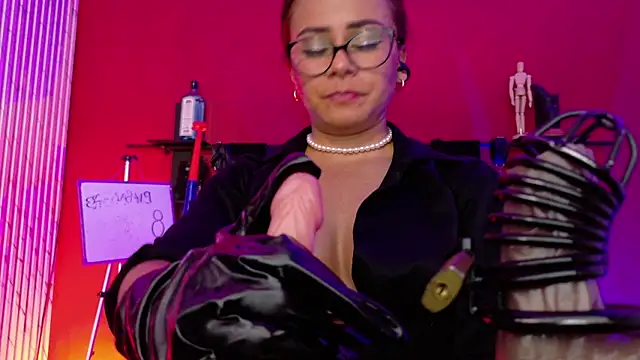 mistressslut1 - MistressSlut1's free webcam - UK Sex Cams