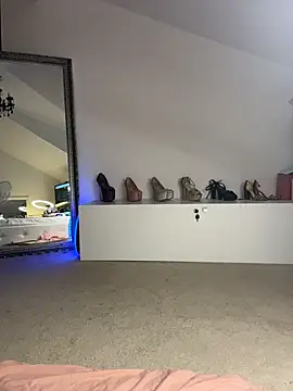 BellaKarma webcam