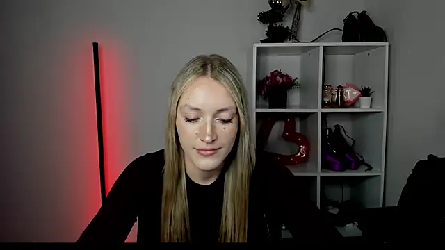 EvelynBlond webcam