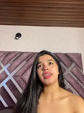 LunaMoore_Pink webcam