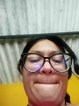 LatinSquirtBaby webcam