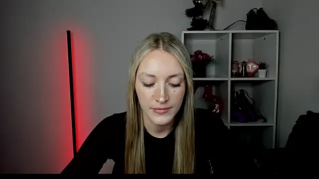 EvelynBlond webcam