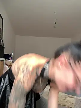 SkinnyLilly webcam