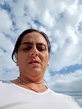isabellecraft (F milf) - Lets play nacked in public