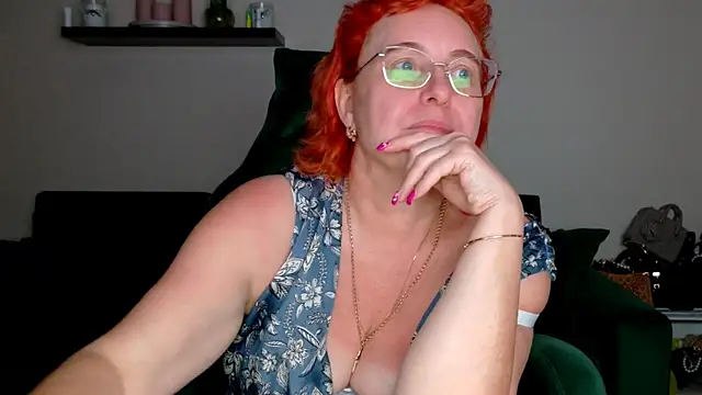 joannaandneighbour (F mature) - Pussy open