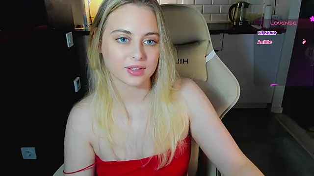blonde_kellyy webcam