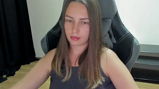 Mia_shy1 webcam
