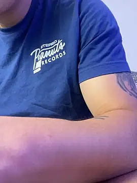 Goldenknight33 webcam