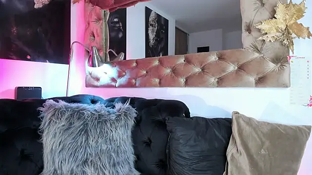 AmelyaMann webcam