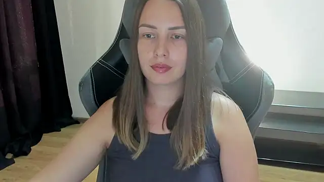 Mia_shy1 webcam