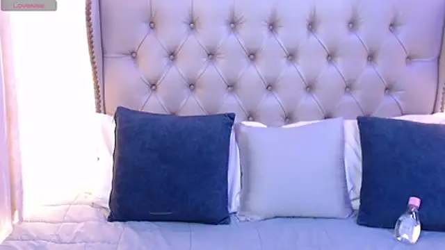 Liiamthompson webcam