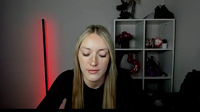 EvelynBlond webcam