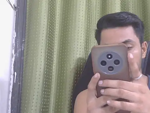 Stubborndesiboy live cam on StripChat