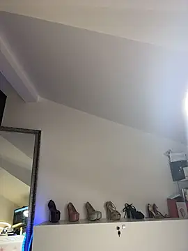 BellaKarma webcam