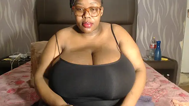 BoobsQueen46K webcam