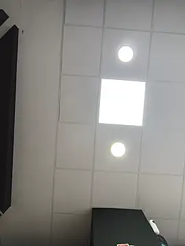 MissNyraSecret webcam