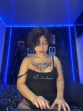 Ashnikko___ webcam