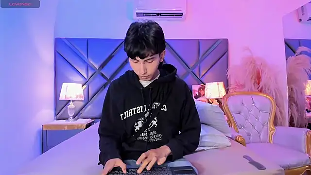 Milan_LewisS webcam