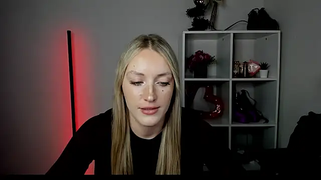 EvelynBlond webcam