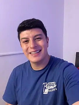 Goldenknight33 webcam
