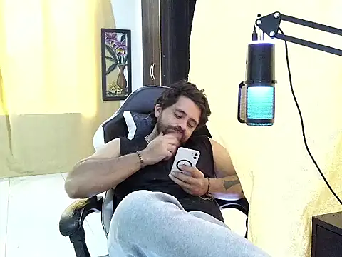 aronmiller404 webcam