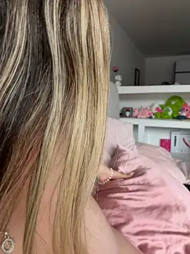 Cloee_Rainbow1 webcam