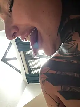 KathaleaNoir webcam