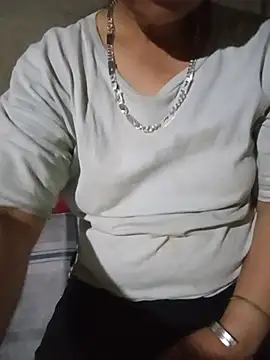 tuyet-nhi