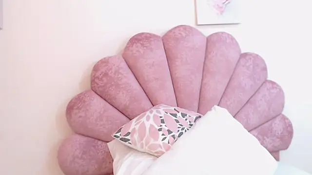 MilaaAdams webcam