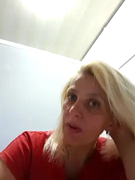 MiaLove183 webcam