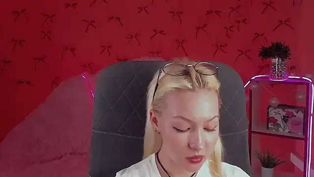 OliviaVale webcam