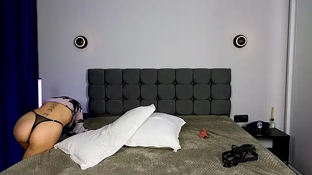 FreyaLoups webcam