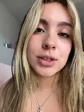 Cloee_Rainbow1 webcam