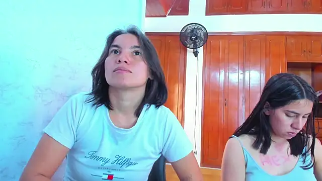 Soffy_and_Emily webcam