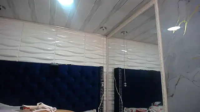 SalmaTits webcam