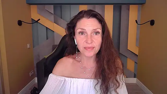 EllaLong webcam