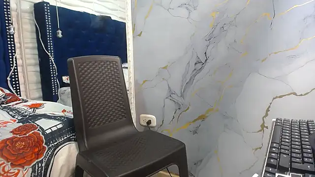 SalmaTits live cam on StripChat