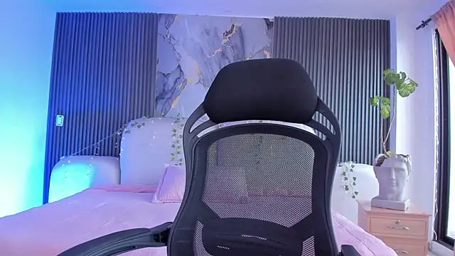 CarolineFyre webcam