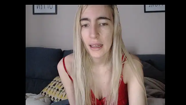 BarbieBlondieGirl webcam