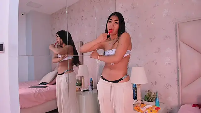Nasly_Moore webcam