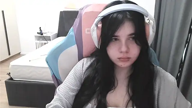 LunarMia webcam