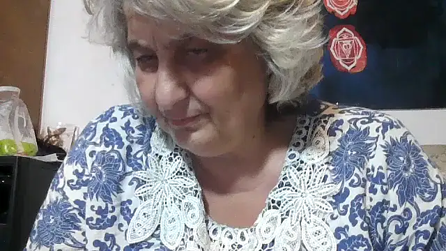 ExquisiteMature live cam on StripChat