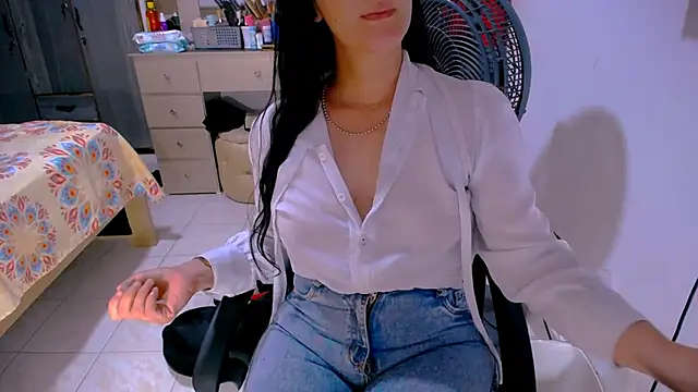 BitterMomXxx webcam