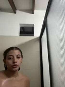 Arilw live cam on StripChat