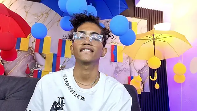 triiangel_latinboy webcam