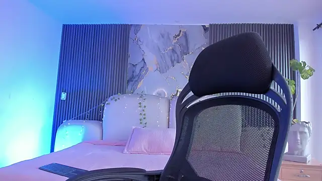 CarolineFyre webcam