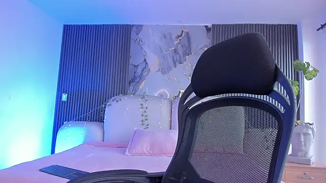 CarolineFyre webcam